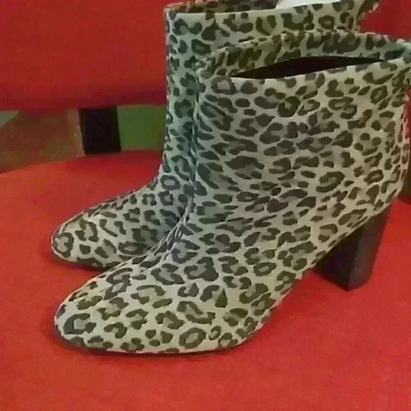 Charles by Charles David slip on Animal Print Booties sz 7.5 - Picture 3 of 5
